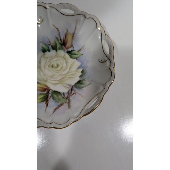 Hand-Painted Porcelain Plate White Rose Design Gold Trim Vintage - Picture 3 of 6